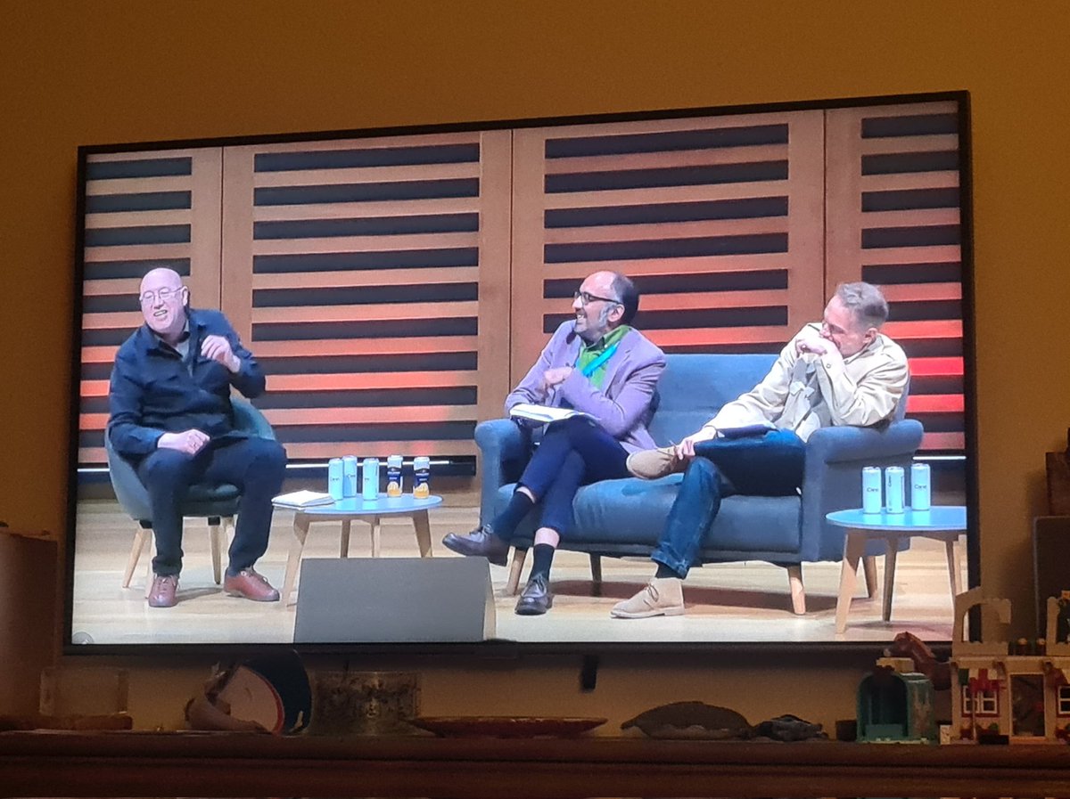 Decided to pony up a tenner for the @ChartMusicTOTP livestream recording - best decision of the weekend! Having Al Needham, @KaptainKulk and Taylor Parkes discuss Midge Ure's wanton filicide on our big telly was an absolute joy and worth every penny :)