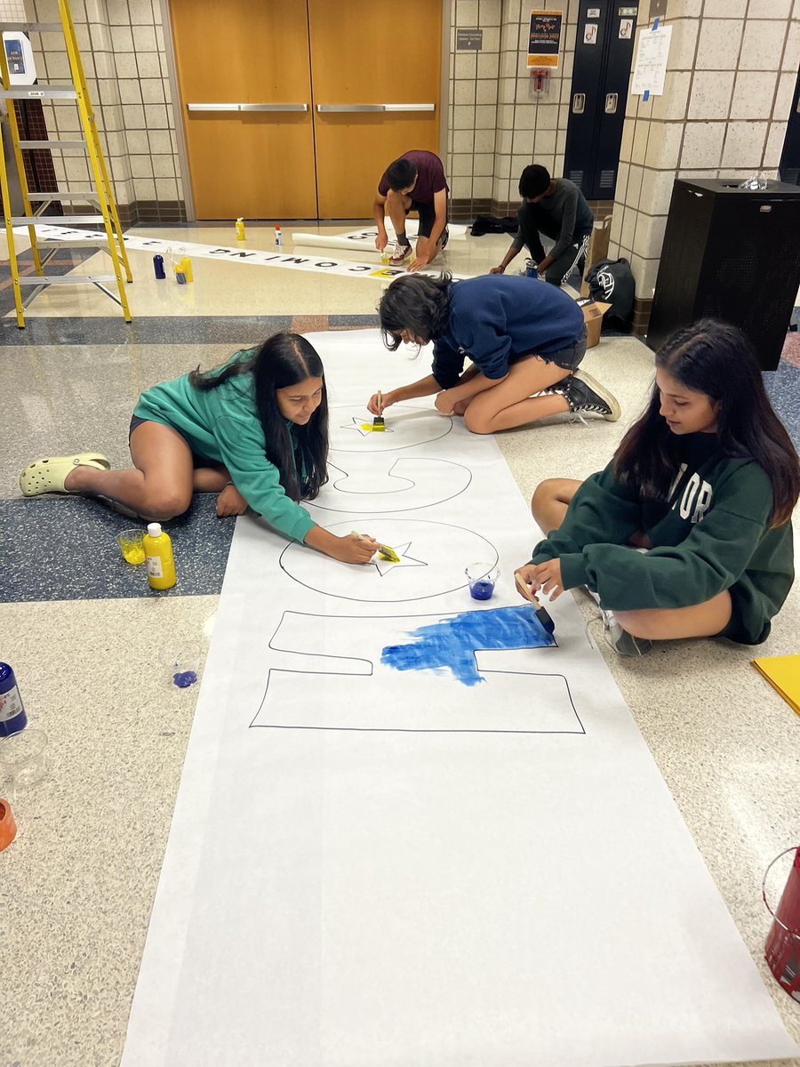 chsOverbeck's tweet photo. Class of 2027 prepping the halls for Homecoming! It’s going to be a great week!!! @chsinfo @myccs https://t.co/9BvHgcKFAm