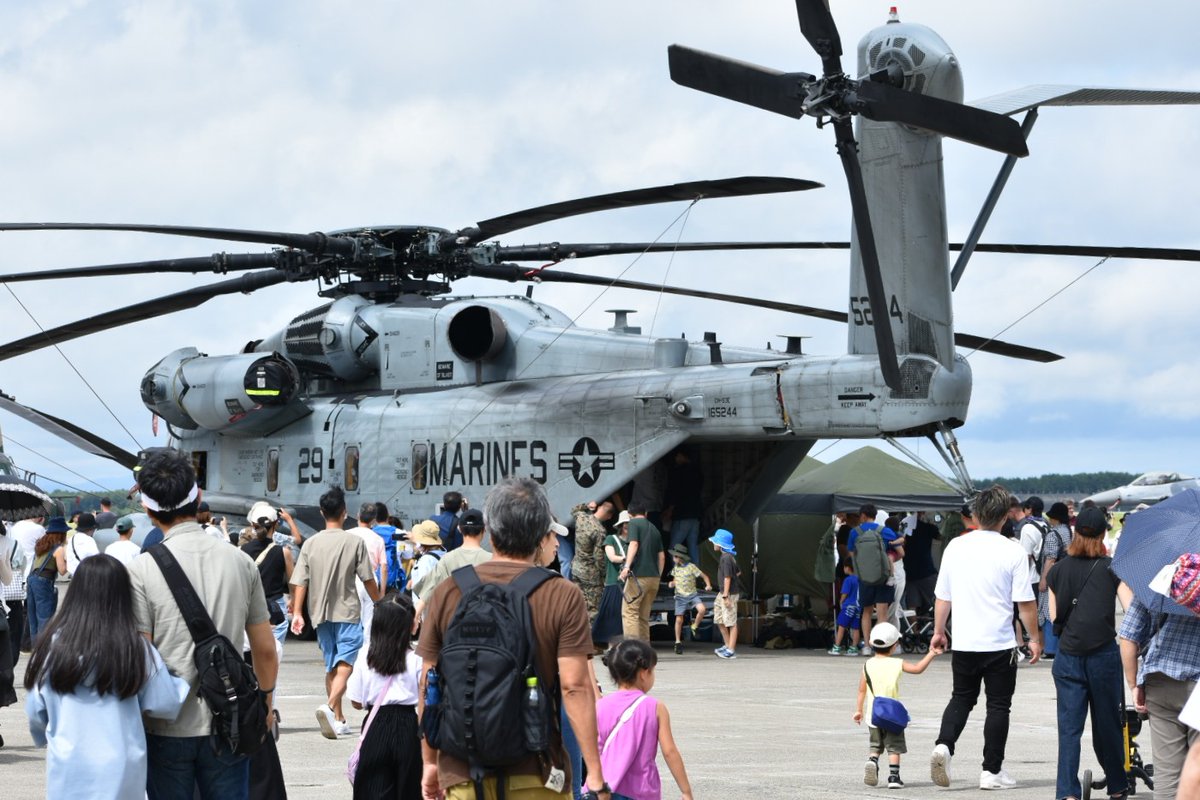 【#三沢基地航空祭】
「CH-53Eスーパースタリオン」
アメリカ海兵隊の大型輸送ヘリコプター🫡
ブレードの感じも凄いけど、とにかくデカいヘリコプター…
2023.09.10

#アメリカ海兵隊
#CH53E
#SuperStallion
#三沢基地