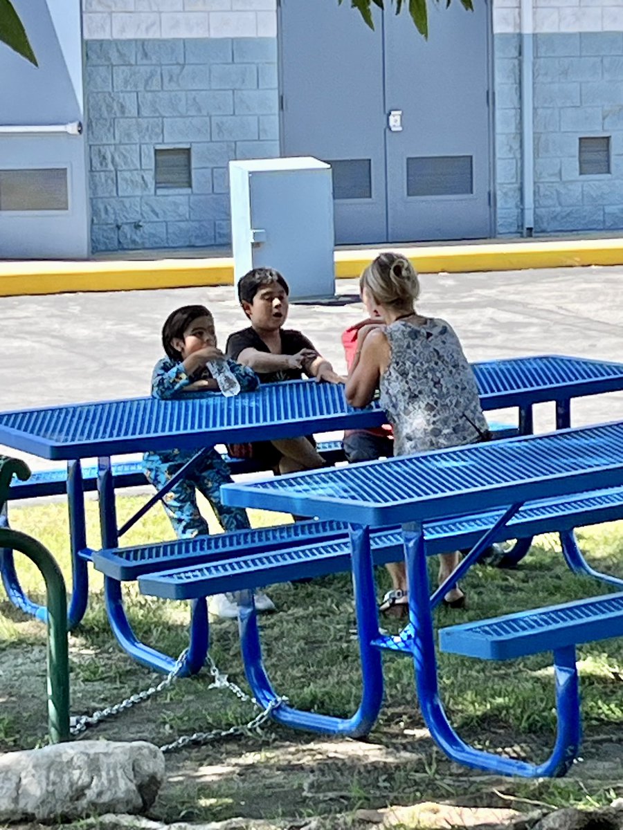 DanaJamison7's tweet photo. We believe in building relationships #SEL #PBiS
@MuscoyE https://t.co/xGiMM7yx5t