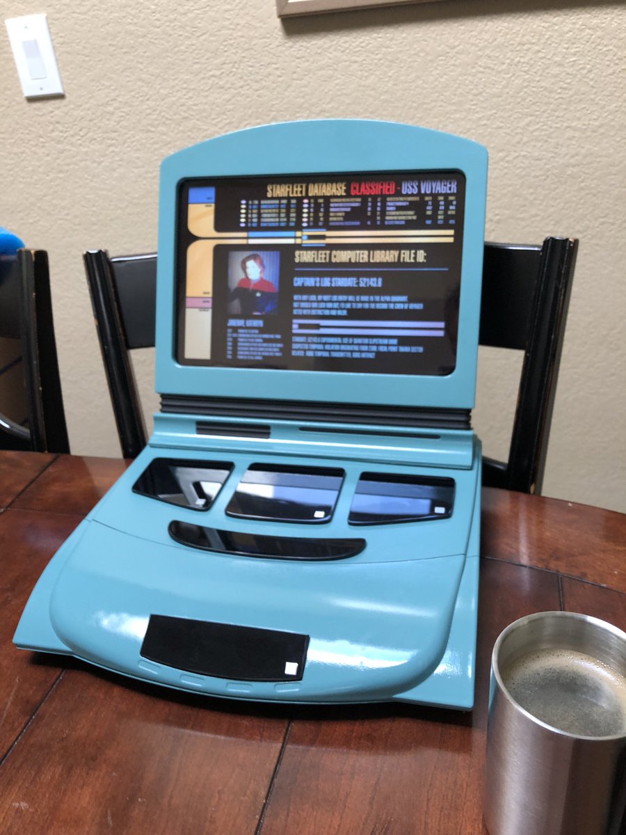 GeekToyLove's tweet photo. The museum curator understood the assignment
#StarTrekVoyager
#2023Commissions #GeekDen #Replica https://t.co/czTCfdkUy4