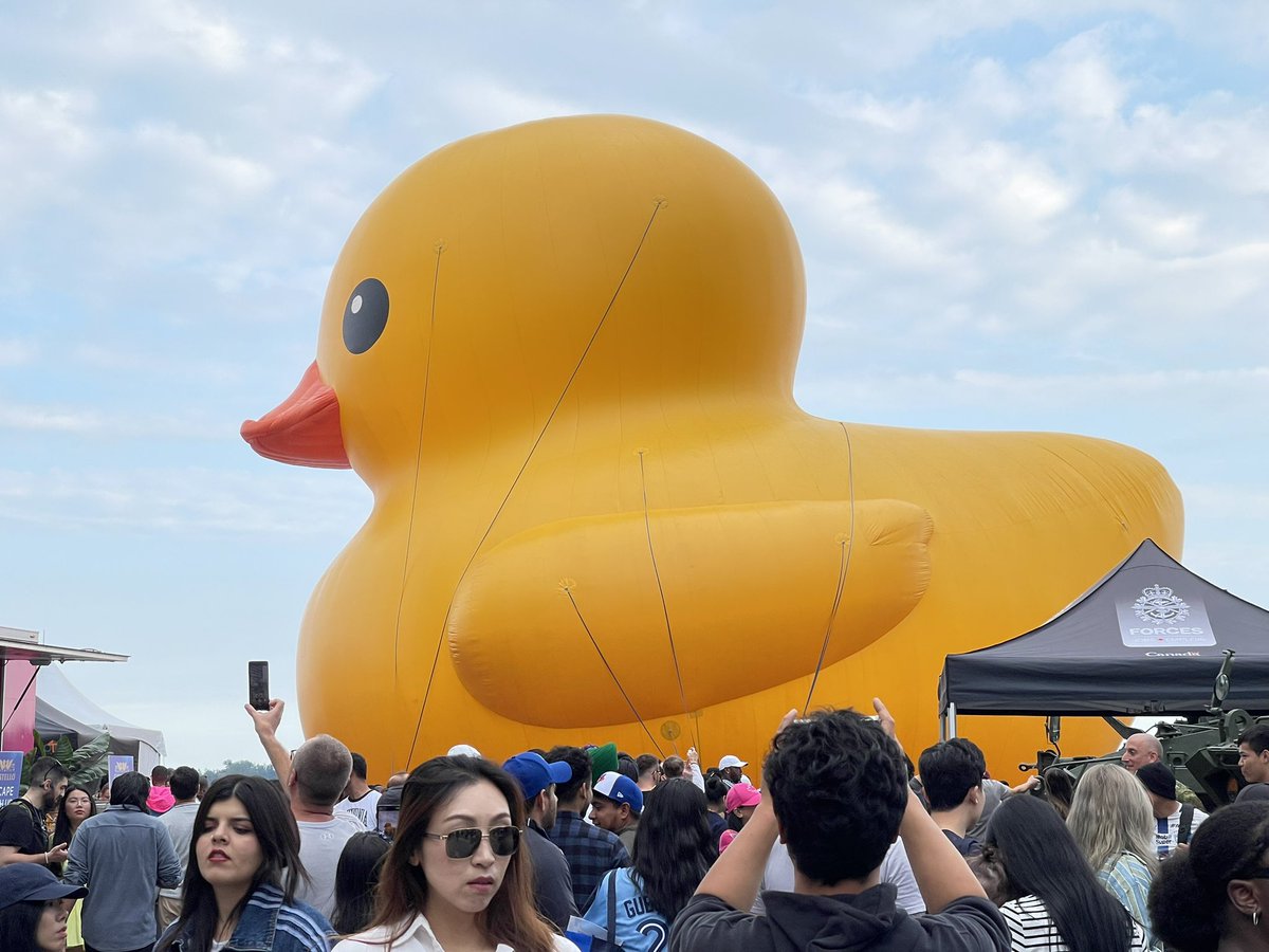 aviator_rvc's tweet image. Welcome back The World’s Largest Rubber Duck in #Toronto #ToWaterfrontFest