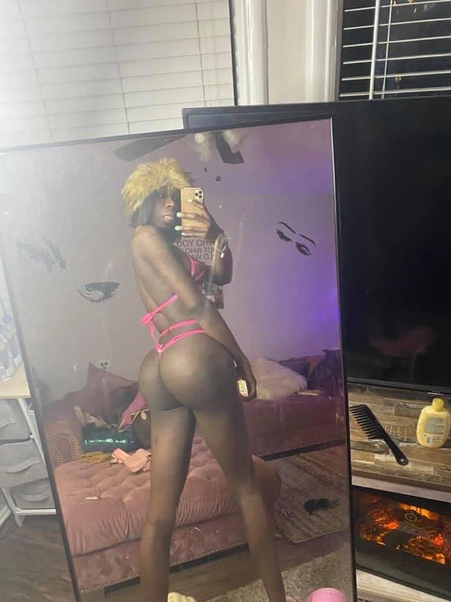 exoticchiika1's tweet photo. Big ass bunda😈 https://t.co/dk94bWSL27