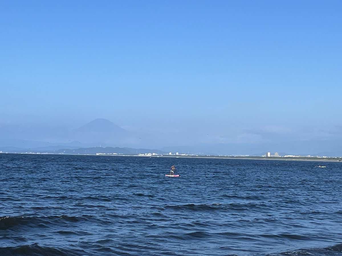iKB_48's tweet photo. さっきより富士山がよく見えるようになってきた。

夏にこれだけ見えればありがたいもの😊 https://t.co/ggkENRZR0H