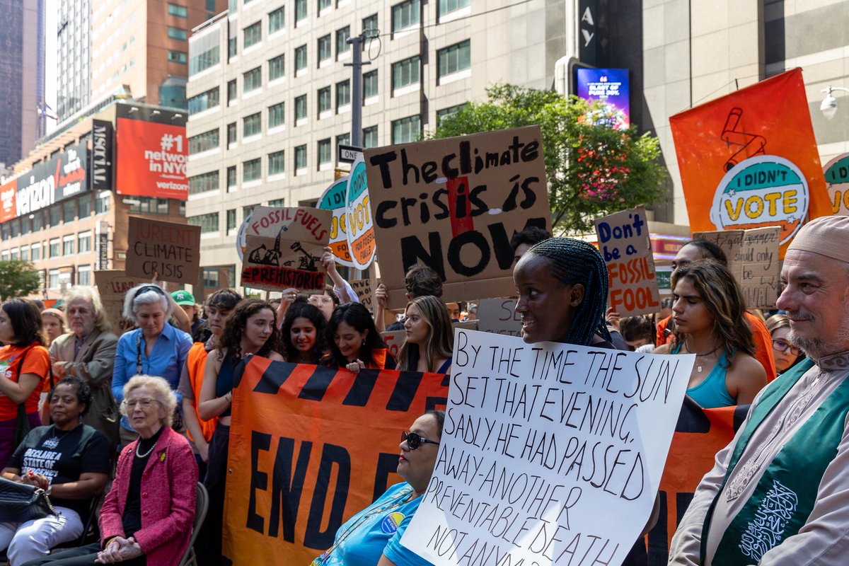 RepBowman's tweet photo. Proud to join over 75,000 folks in NYC today to fight for a fossil fuel free future.
Let's make it happen y'all!! 🫶🏿 https://t.co/BnUsnO2uAY