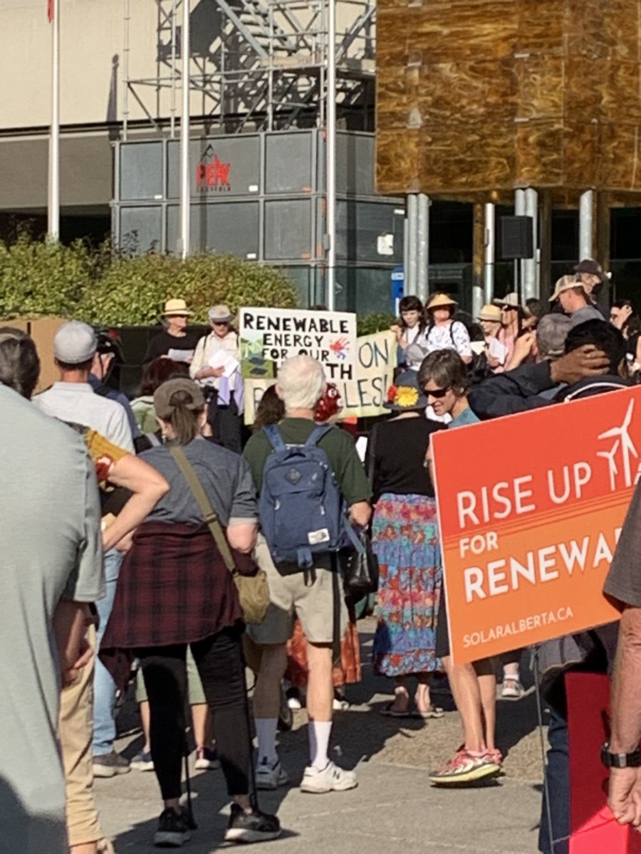 JackieSeidel1's tweet photo. Calgary, Canada, showing up! 
@ClimateHubYYC 
@Fridays4future 
#EndFossilFuels #EndFossilFuelFinance 
#ClimateJustice https://t.co/bizJX9bowT