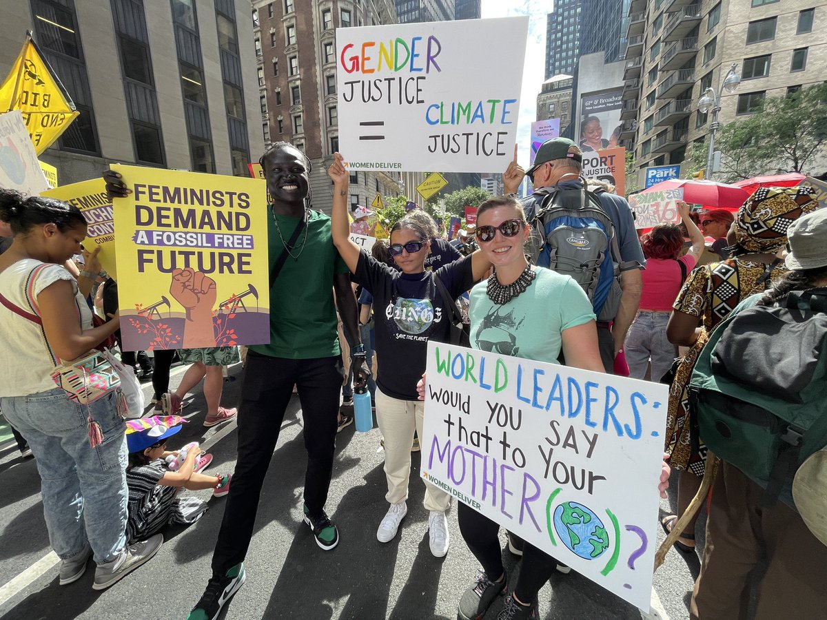 WomenDeliver's tweet photo. We joined the Feminists for Climate Justice Coalition, including @WEDO_worldwide & @MADREspeaks, at the #EndFossilFuels march in NYC today!
#ClimateJustice is key to achieving #HealthForAll & #GenderEquality ✊ https://t.co/t6S7KJ5aJI