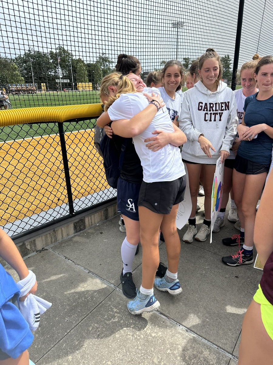 MrsLavelle's tweet image. So happy to see our girl, Mackenzie!!😭❤️#GCFH was rooting for our former goalie &amp;amp; some good hockey!  @STAHawks 🏑 vs @AdelphiFH