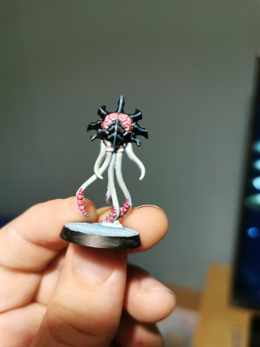 Finally catching up on the back log. Just can't decide on eye colour for the big guy. Green, red or yellow?

#warhammer40k #leviathan #tyranid #40k #seshlehemtv #fyp #gamesworkshop