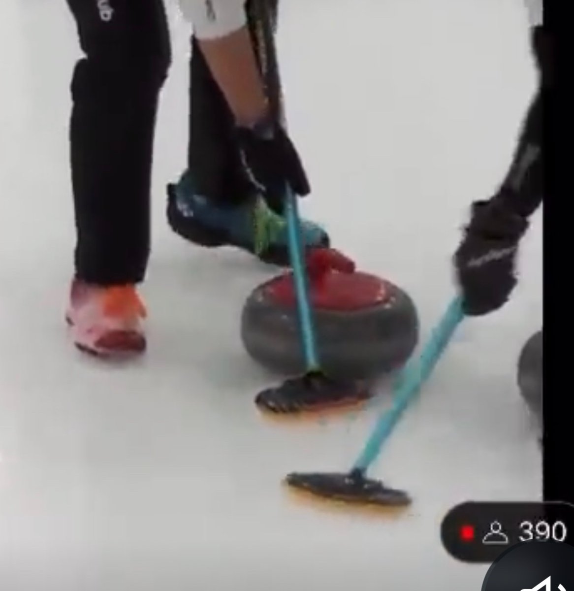 DucklingsDad's tweet photo. @Slybomb It looked bad in real speed. Absolutely horrendous frame by frame.

This is the moment where he blatantly touched the rock, slowing it down and causing it to take a sharp turn towards the button. https://t.co/hziJQ95pYk