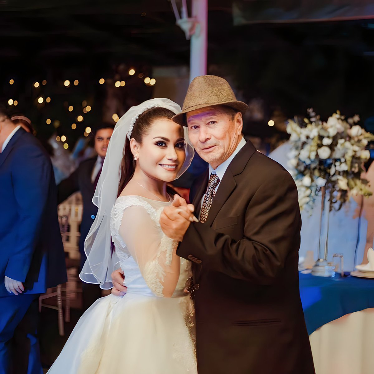 pathishe's tweet image. Como amo esta foto con mi abuelito 👴🏻 🧡