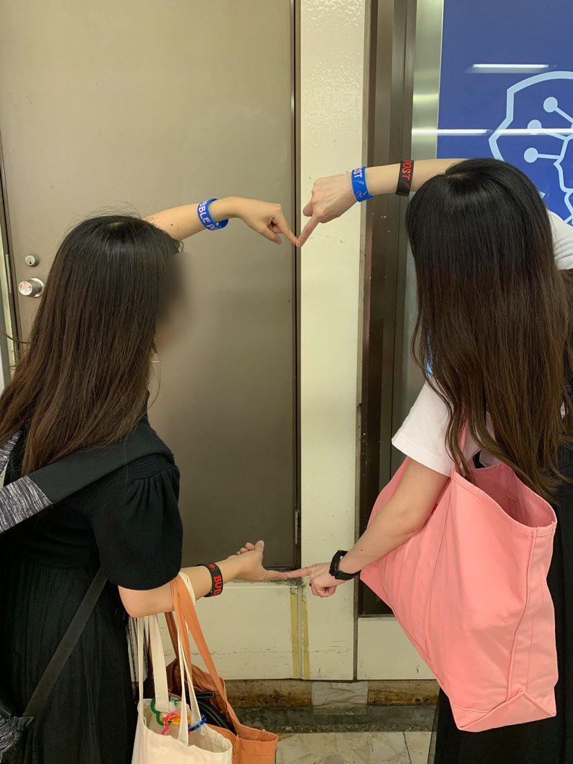 yuzu_karaage2's tweet photo. ちなみにロン毛姉妹見納めです🥺💛💚 https://t.co/MtXcdlGKKT