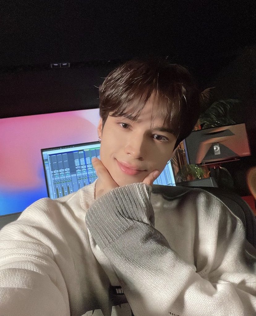 Kezi4OnePact's tweet photo. 180923 | JAY CHANG IG POST

#DearJay as I always say I will support you!!! PLEASE VISIT THE PHILIPPINES SOON!!! i love you!! 🌟🤟💛 https://t.co/ZMESswEwQn