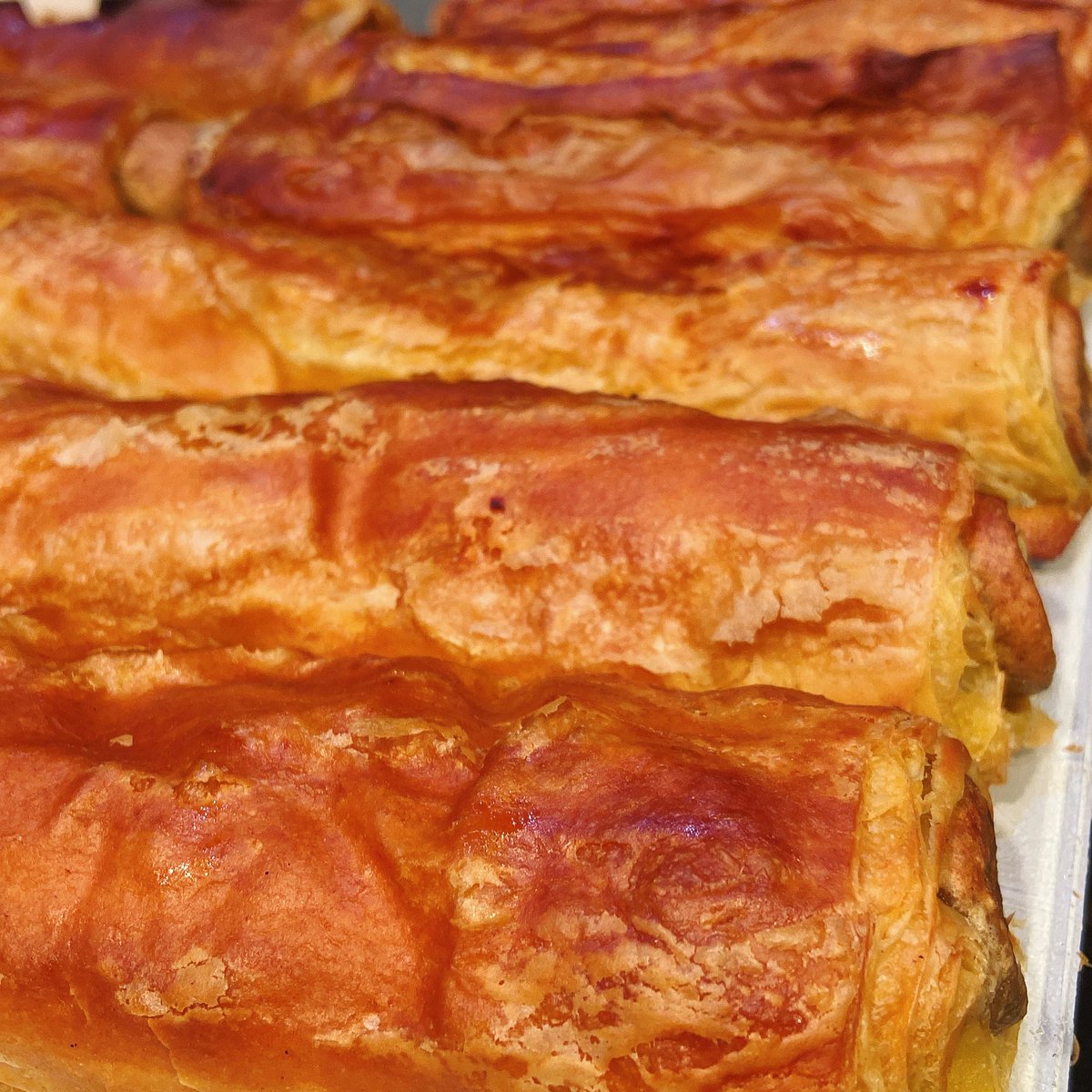 tpistoleeke's tweet photo. We zijn terug open na een deugddoende vakantie! 🚤⛱️

De week in promotie, 3+1 gratis op de worstenbroodjes! 😋

https://t.co/Scn7SaEpZo https://t.co/nlw8UGIW0T