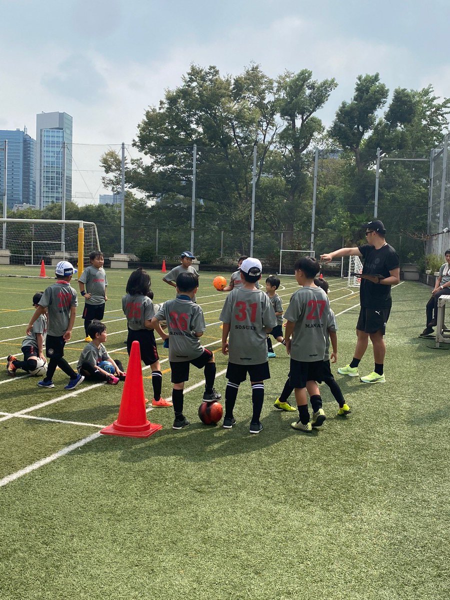 onarimonkickers's tweet photo. 先週の土曜日に御成門キッカーズとして初試合をしました🔥　

いつものスクールとは違い、ガムシャラに戦ってる子供達の姿に感動しました。　

子供達も試合の楽しさ、悔しさなどを味わえたはずです😊　

来週も試合があるので頑張りましょう！　

#御成門キッカーズスクール　
#体験者募集中 https://t.co/N79WiFvvtn
