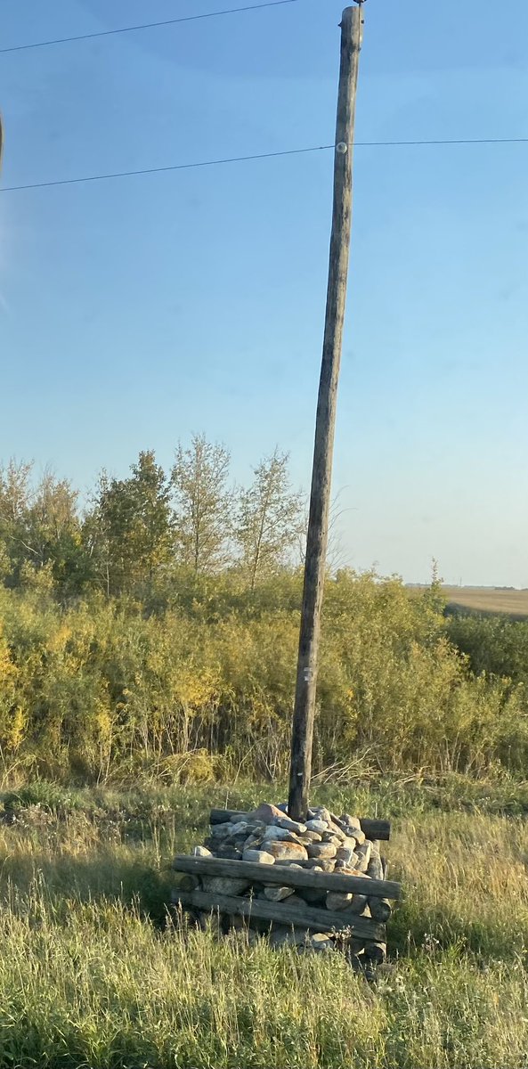 derek_ashcroft's tweet photo. Who has seen these type power pole holders ? https://t.co/vlQyF9y5Vk