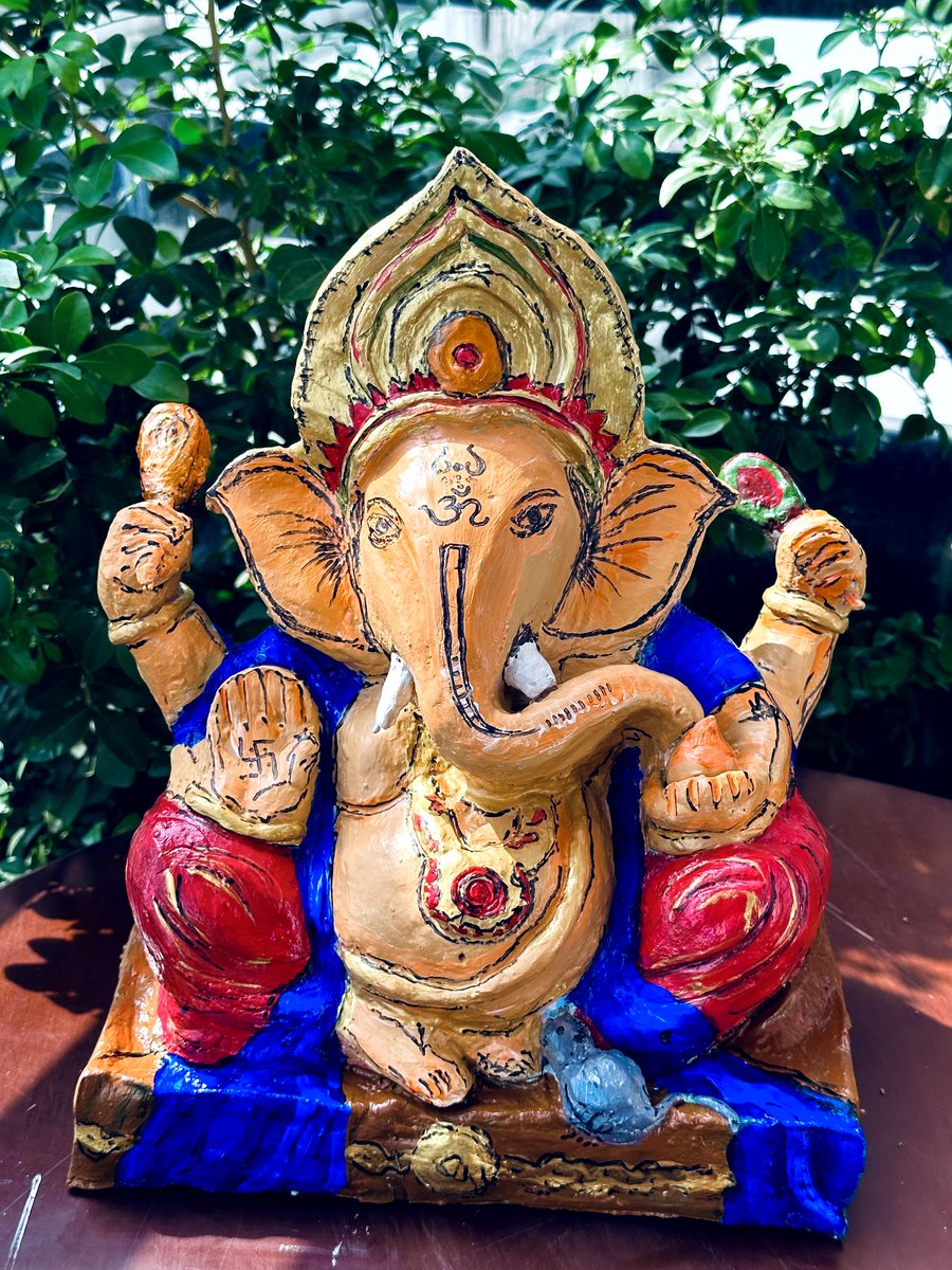 तैयारी बाप्पा के आगमन की... मिट्टी से श्री गणेश की मूर्ति बनायी. ( #माझा_बाप्पा ) 1/3