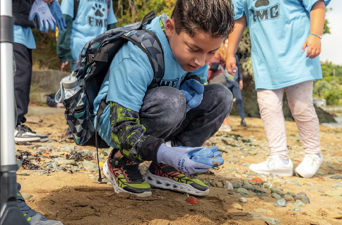 BettyBergnes's tweet photo. Our Cali clean up crew from Healdsburg Elementary Fitch Mountain Campus in CA traveled 45 min to the the beach to do their part for #InternationalCoastalCleanupDay! So happy to connect our bi-coastal 4th graders together! โป๏ธโค๏ธ๐
#GHF #GuyHarvey #LoveTheBlue #ChangingTheTide https://t.co/muoWYnzvRm
