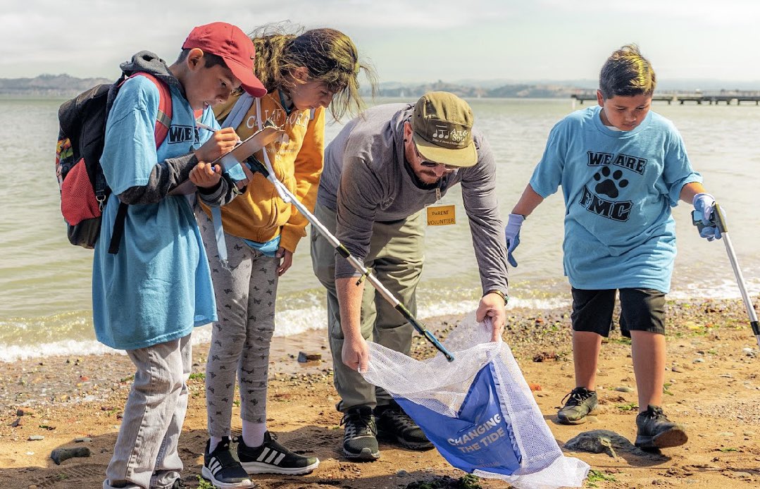 BettyBergnes's tweet photo. Our Cali clean up crew from Healdsburg Elementary Fitch Mountain Campus in CA traveled 45 min to the the beach to do their part for #InternationalCoastalCleanupDay! So happy to connect our bi-coastal 4th graders together! โป๏ธโค๏ธ๐
#GHF #GuyHarvey #LoveTheBlue #ChangingTheTide https://t.co/muoWYnzvRm