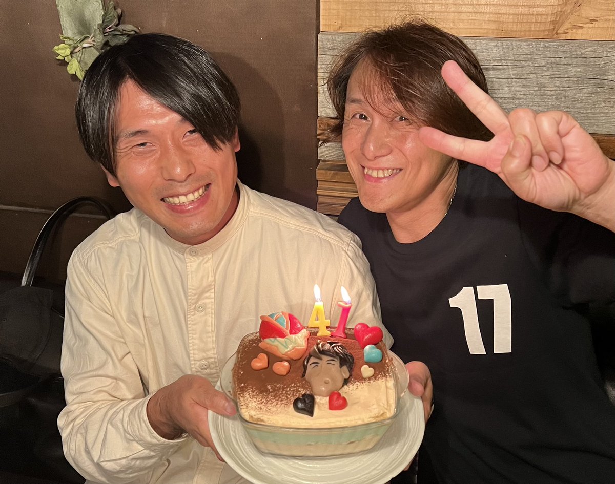 NAGASENAOKI17's tweet photo. 41歳、おめでとう㊗️雄哉さん(^^)
素敵な1年間になるよう楽しんむのだよ！ https://t.co/eCjxhOJ9XS