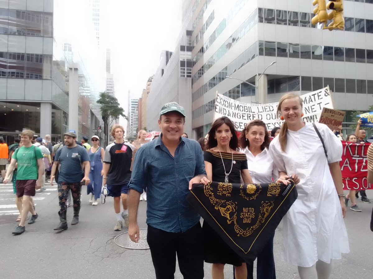GCAP_LAC's tweet photo. Movilización social por las demandas de sociedad civil, de #justiciaclimatica y Justicia Financiera. Domingo 17 en las calles de Nueva York. Equipo de #GcapLac haciéndose presente. https://t.co/SZwPwXt8MG