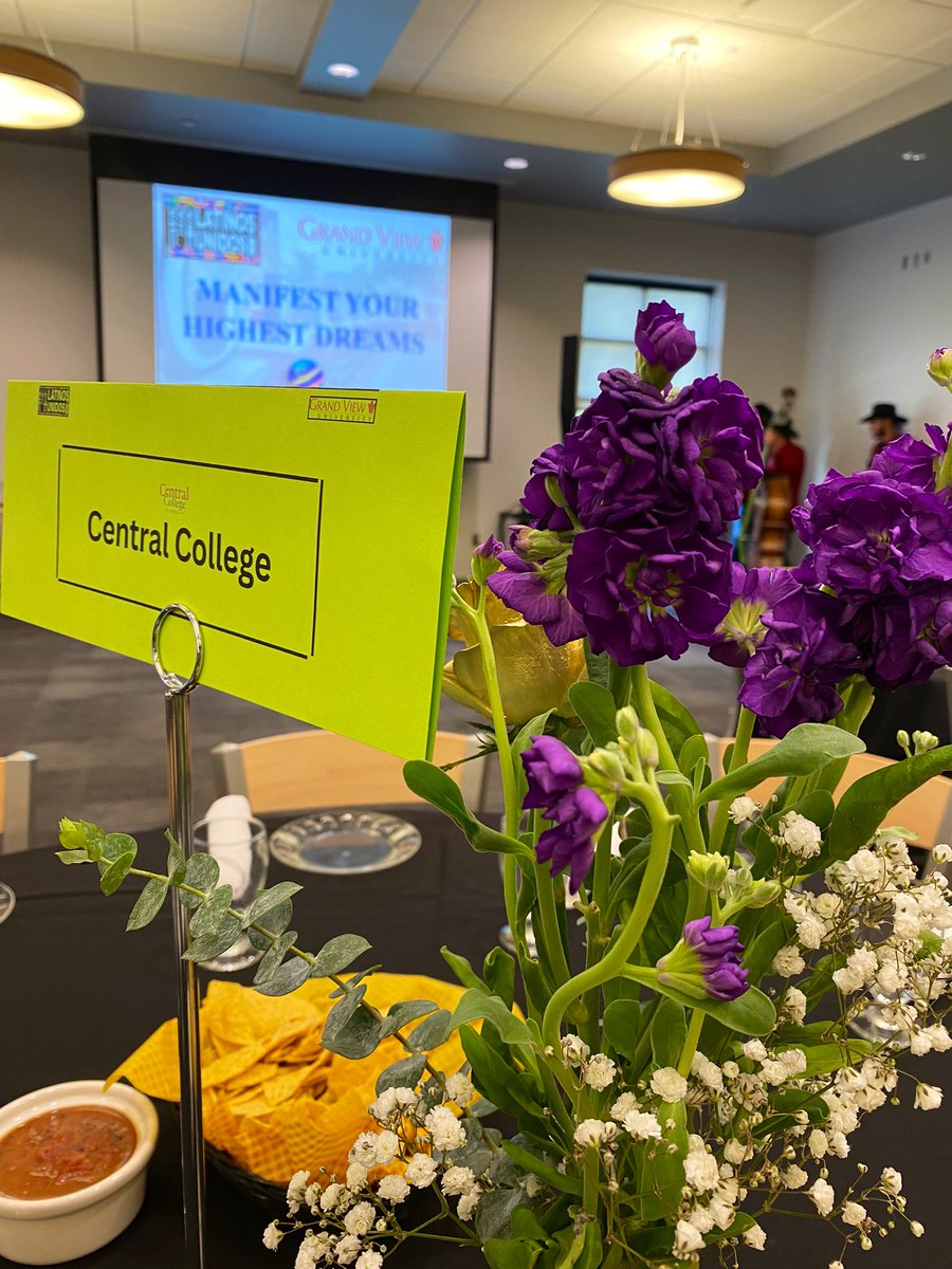 Óscar Reynaga (@oscarreynaga) on Twitter photo This year we celebrate three outstanding <a href="/CentralCollege/">Central College</a> Latinos Unidos of Iowa scholarship winners: Jenna-Marie Hernandez ‘24, Noemi M. Vega ‘26 & Luka Flores ‘27!! Congratulations!!👏🏻👏🏻👏🏻👏🏻🎊💐💐 This year we celebrate three outstanding <a href="/CentralCollege/">Central College</a> Latinos Unidos of Iowa scholarship winners: Jenna-Marie Hernandez ‘24, Noemi M. Vega ‘26 & Luka Flores ‘27!! Congratulations!!👏🏻👏🏻👏🏻👏🏻🎊💐💐