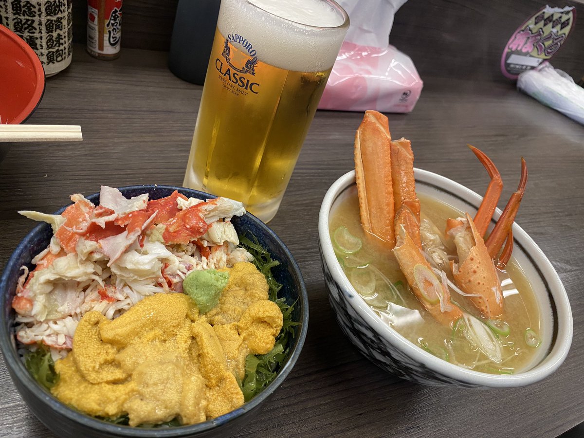 ウニかに丼どかーん
実はちょっと北海道は札幌にいます！
ひっさびさに昼間から🍺きめてます