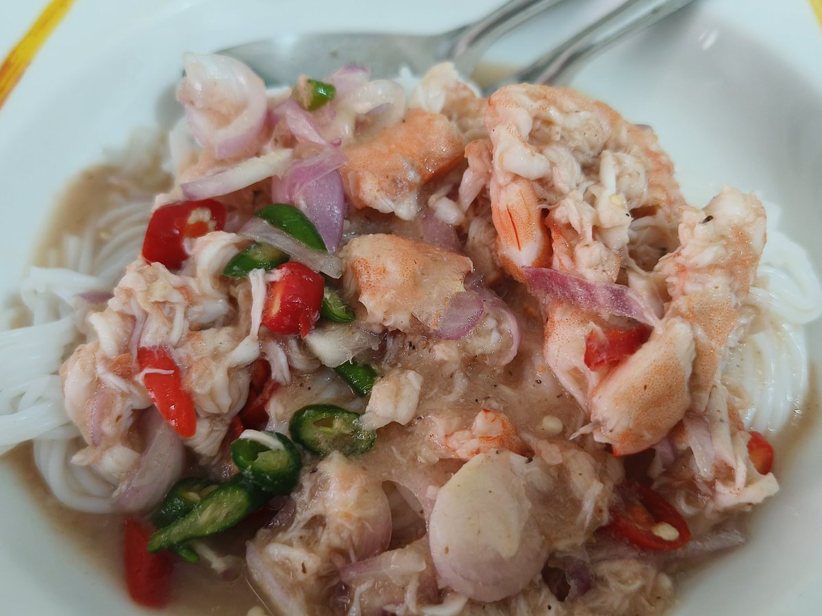 ภัค tweet media