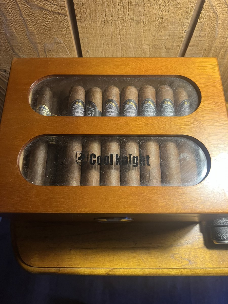 Stugots519's tweet image. Got my humidor lookin right and tight! @alecbradley fresh box of #GatekeeperGordos it’s a beautiful thing