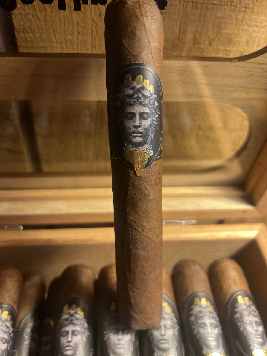 Stugots519's tweet image. Got my humidor lookin right and tight! @alecbradley fresh box of #GatekeeperGordos it’s a beautiful thing