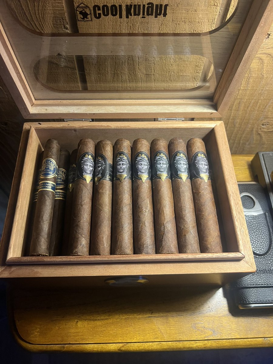 Stugots519's tweet image. Got my humidor lookin right and tight! @alecbradley fresh box of #GatekeeperGordos it’s a beautiful thing
