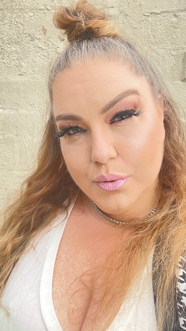 It&rsquo;s #nationalappreciateyourwifeday https://t.co/n9edIArl00<a href="/tag/nationalappreciateyourwifeday"class="tags">#nationalappreciateyourwifeday</a>