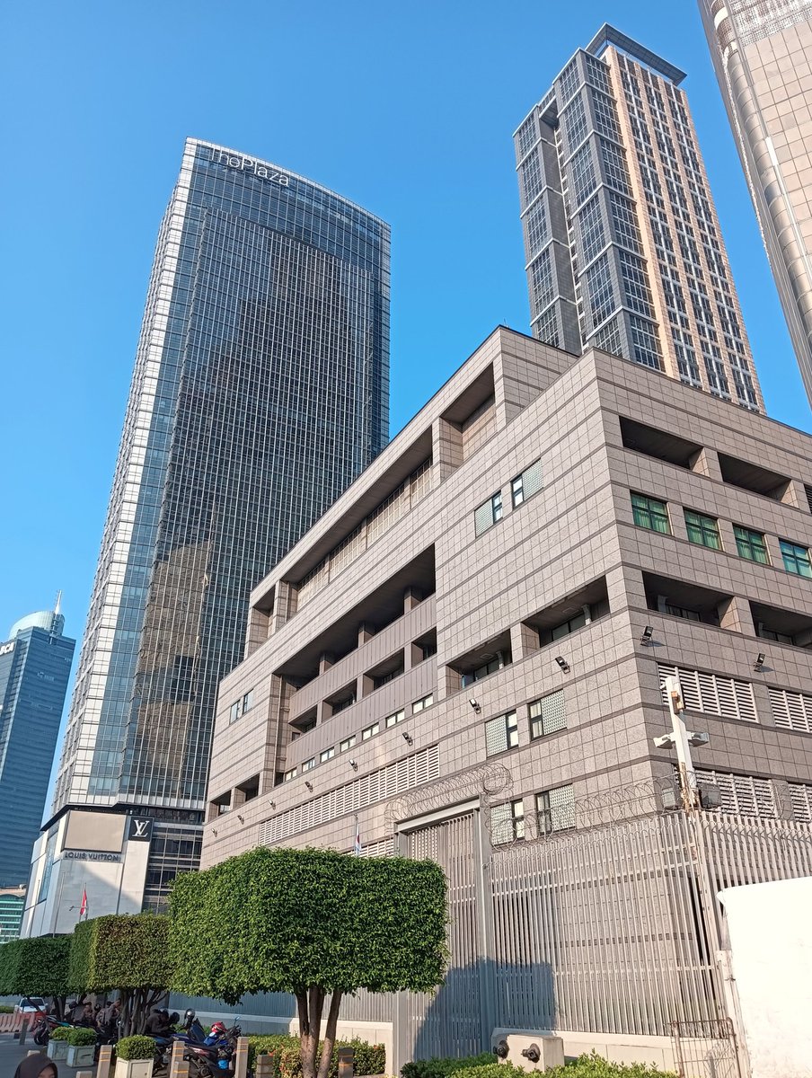 AnakNarendra's tweet image. Good Morning with this new week, let&apos;s work. 

#skycraper #bluesky #build #cityview #citytrip #mondaymorning #trip #vacation #holiday