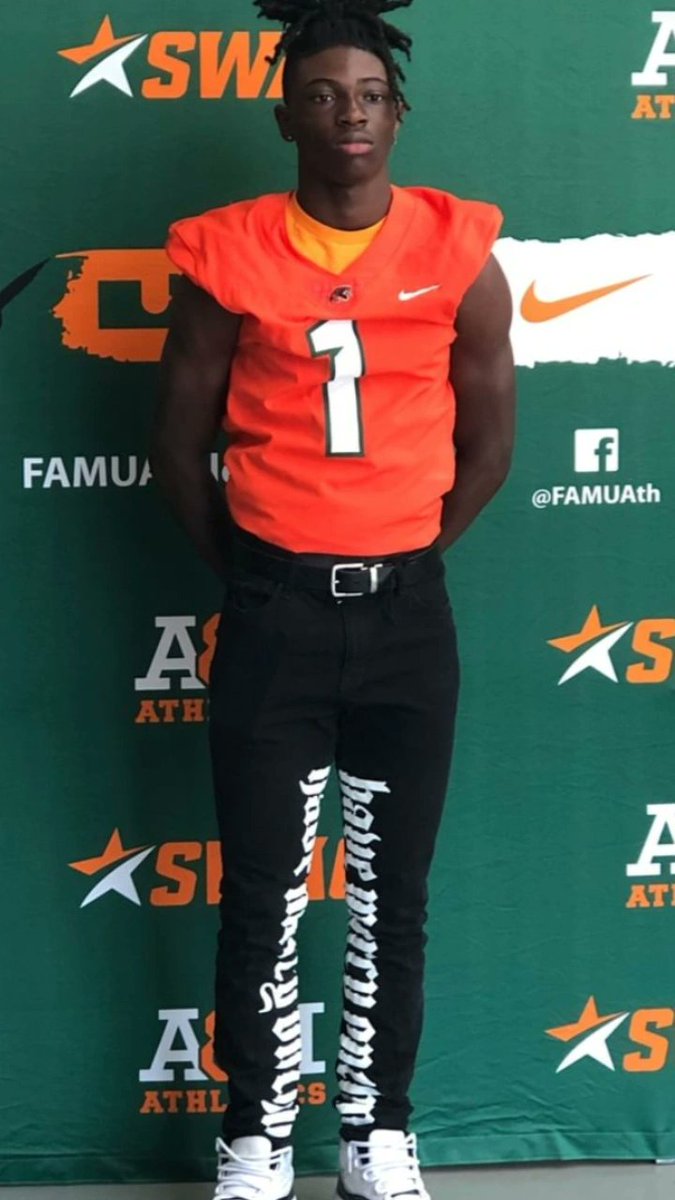 IzayahHitstick's tweet photo. I would like to thank @FAMU_FB  @HCWillieSimmons @Coach2Bless for having my family and me on campus for a historic home football home game @PattyVickers305 @RonVickers8 @Dwight_XOS @CoachKornDawg @MrTNT21 @KenRileyII1  @FloridaHighFB
#KenRileyField https://t.co/Hek59KLkGu