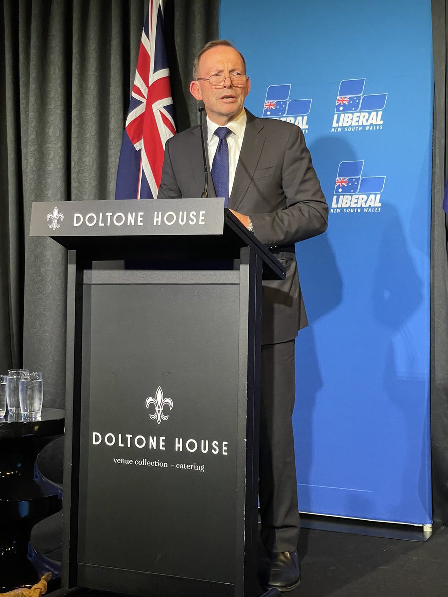Friday night's 10-year Anniversary of the #AbbottGovernment coming to power event at @DoltoneHouse was a wonderful opportunity to interact with Deputy Opposition Leader @PeterDutton_MP and other members of the #LiberalParty.
