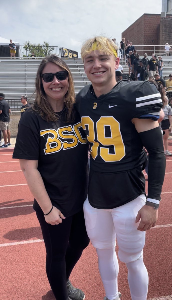 krmiller28's tweet photo. 🖤🖤🏈🏈💛💛 First home game at BSC https://t.co/23EPFL5gry