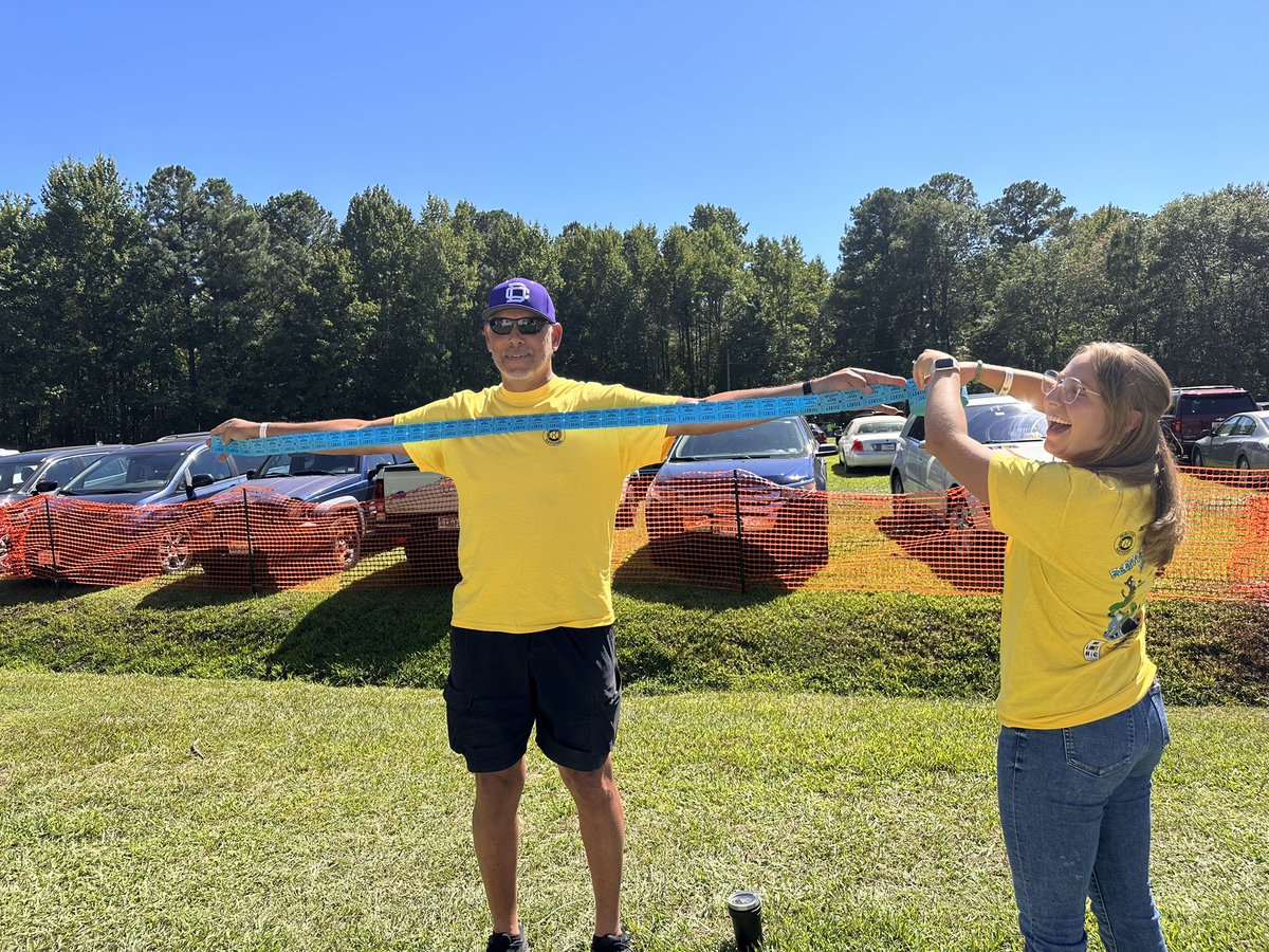 DCHHornets's tweet image. B2S Spirit Week ended w/the ultimate give back on Sat. -the Deep Creek Ruritans Beef Fest! This generous group works hard for our community so 🐝 rallied &amp;amp; volunteered! This is CREEK Culture! #priderunsDEEP #CREEKrunsthru #engageCPS #thankyoururitans #hornetsgiveback