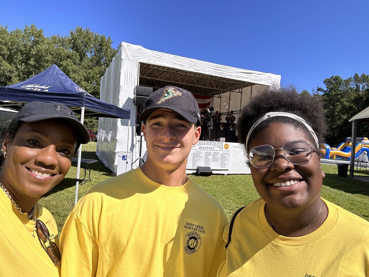DCHHornets's tweet image. B2S Spirit Week ended w/the ultimate give back on Sat. -the Deep Creek Ruritans Beef Fest! This generous group works hard for our community so 🐝 rallied &amp;amp; volunteered! This is CREEK Culture! #priderunsDEEP #CREEKrunsthru #engageCPS #thankyoururitans #hornetsgiveback