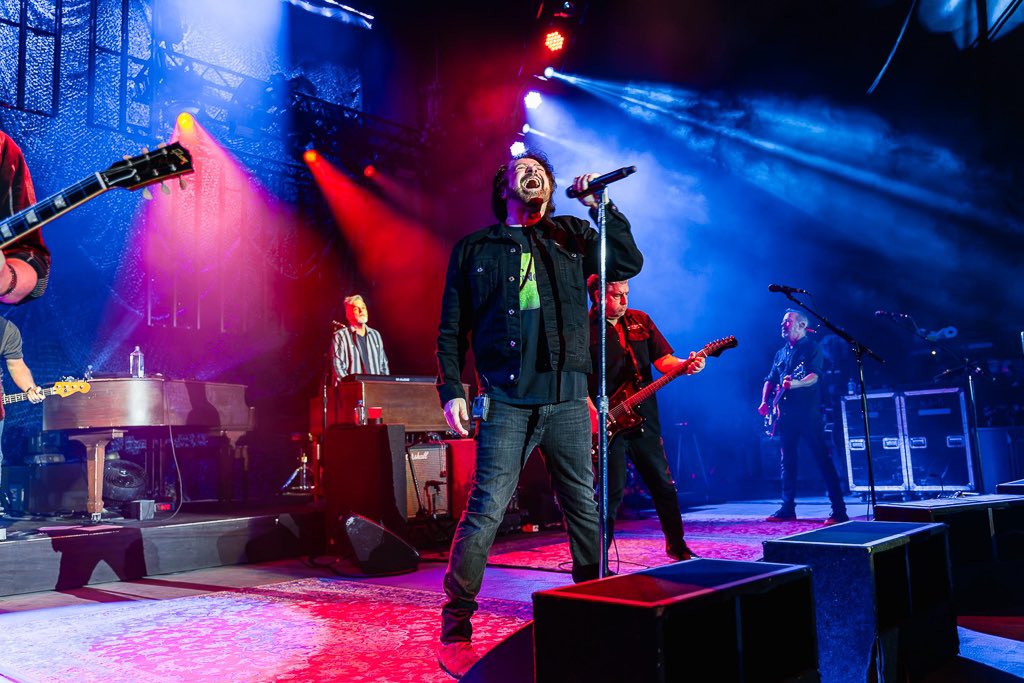 Warm 106.9 tweet media