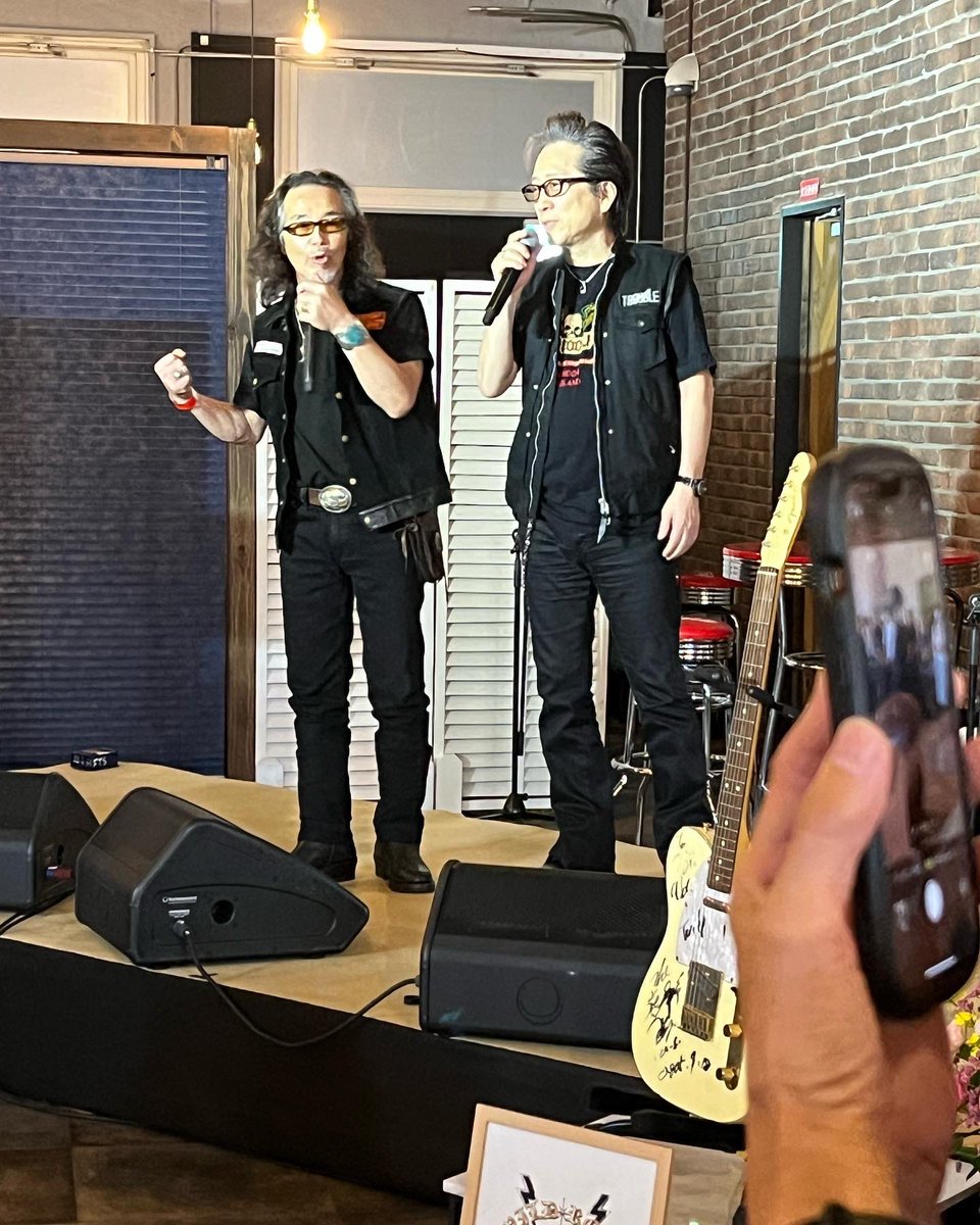 No_9_number_9's tweet photo. 2023.9.17🎵
KWGP栗原若柳ガーデンプレイスに行って来ました🏍️
WILD ROAD 30th
Anniversary CHOPPERSのイベに行って来た😆
Wild Road代表阿部氏
高橋ジョージ氏
トーク&LIVE最高でした♪
ハーレー欲しくなりました😎
#wildroad
#30th
#おめでとうございます
#楽しい時間ありがとうございました https://t.co/H1DHZUWDdr