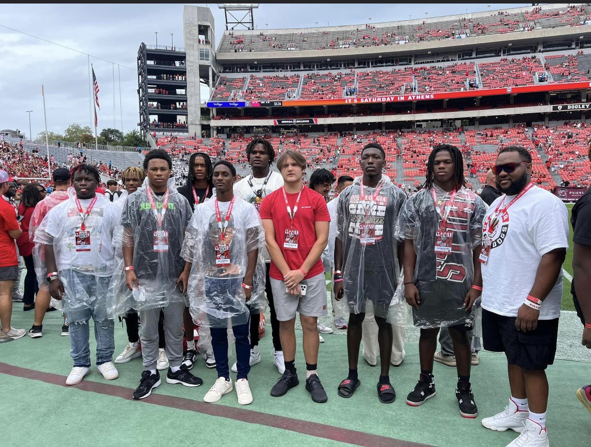 Had a great time at UGA ! 🐶
<a href="/CoachJBrawner/">Jumaane Brawner</a> <a href="/clwood23/">Charles Wood</a> <a href="/UGASpecialTeams/">UGA Special Teams</a> @THS0824