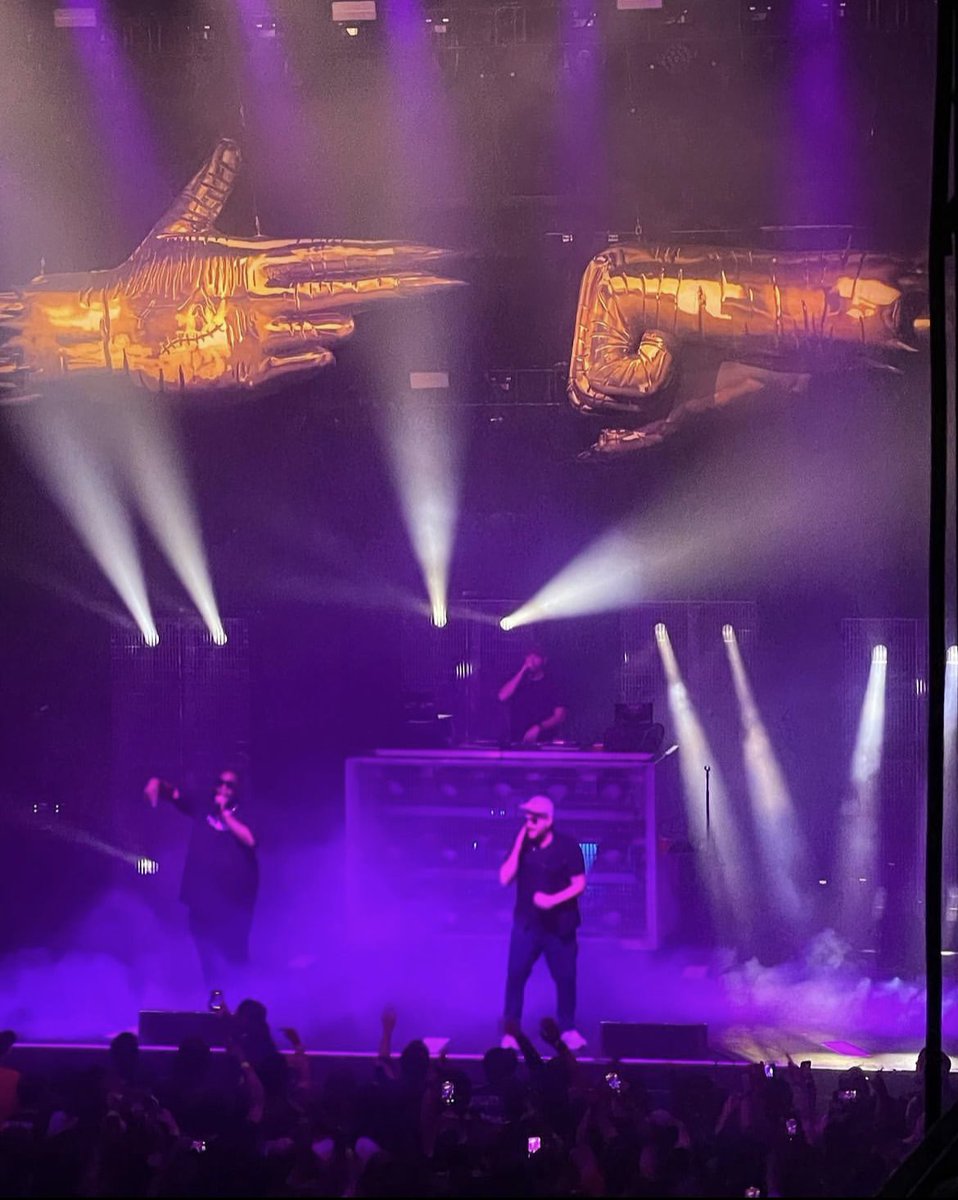 timothysaccenti's tweet image. Seeing the #rtj3 @runjewels art we made for the cover in massive stage form was pretty epic tbh ..