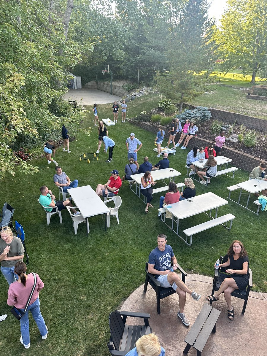 PLGirlsHoopsFan's tweet photo. Great turnout for the @PLHSBBallGirls fall picnic! https://t.co/VJWaX88tob