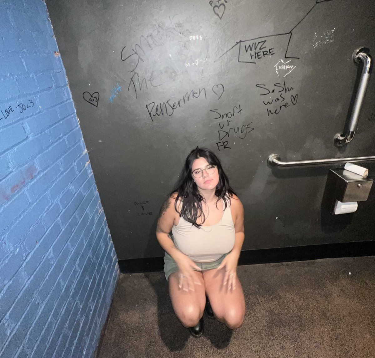 AngelNederhood's tweet photo. the face of someone who follows the bathroom wall rules https://t.co/5lBD8sTEdt