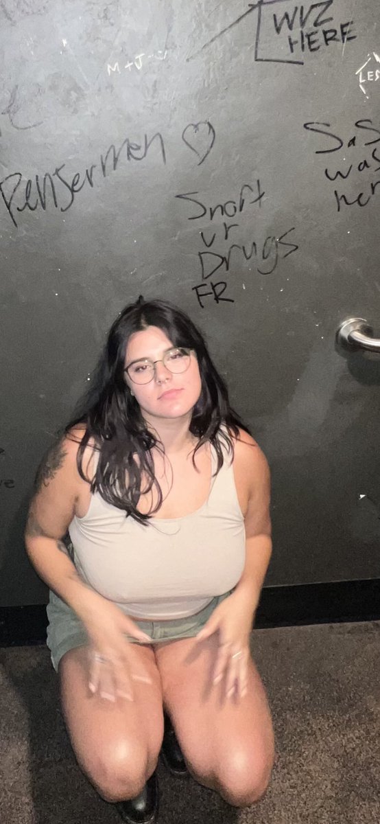 AngelNederhood's tweet photo. the face of someone who follows the bathroom wall rules https://t.co/5lBD8sTEdt