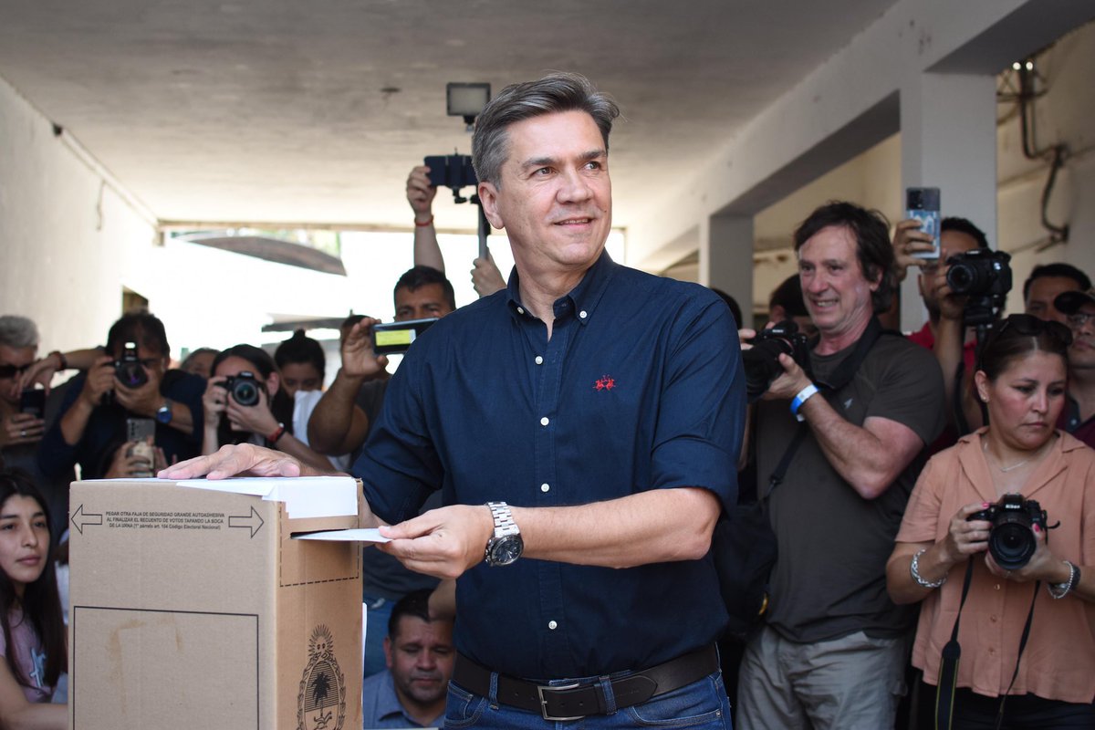 AscarateLidia's tweet photo. ¡El kircherismo se ha terminado en Chaco! Felicitaciones al gobernador electo @LeandroZdero por el contundente triunfo en las elecciones, y a todo el pueblo chaqueño por expresar democráticamente su voluntad para terminar de una vez por todas con años de pobreza y populismo. 🇦🇷 https://t.co/Ma5sNE60SU
