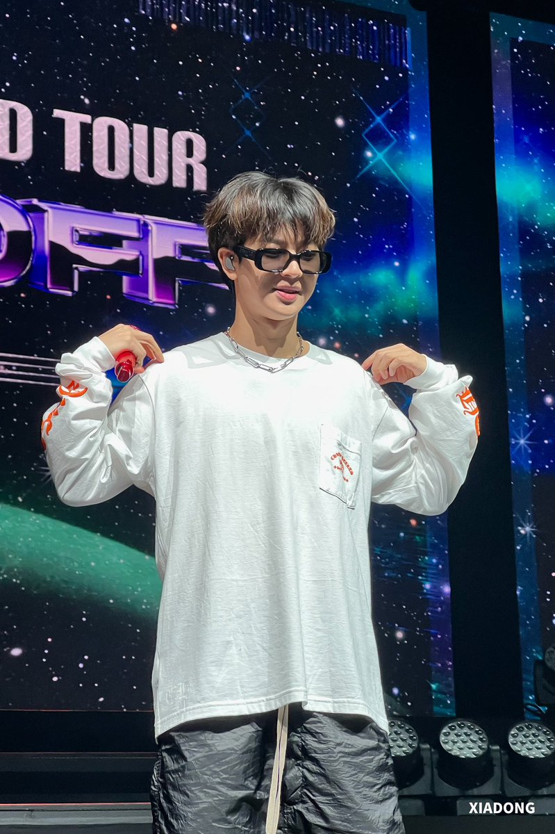 XIADONG1108's tweet photo. 데뷔 8주년 선물 ~~!!🎁
윤형오빠 좋아하는 크롬하츠🧡💛🤍
입어줘서 고마워요

#윤형 #송윤형 #Yunhyeong #SONG #ユニョン #아이콘 #iKON https://t.co/LheK3FHiuq