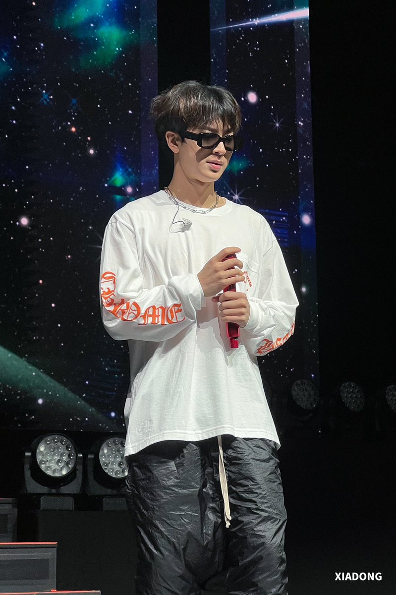 XIADONG1108's tweet photo. 데뷔 8주년 선물 ~~!!🎁
윤형오빠 좋아하는 크롬하츠🧡💛🤍
입어줘서 고마워요

#윤형 #송윤형 #Yunhyeong #SONG #ユニョン #아이콘 #iKON https://t.co/LheK3FHiuq