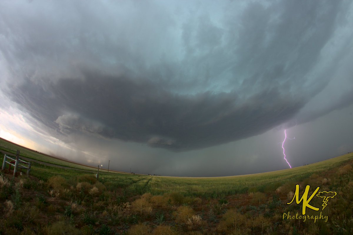 MK_StormChasing's tweet photo. Outside Floydada, Texas. May 22 2022 https://t.co/Y4U3bG4Vgp