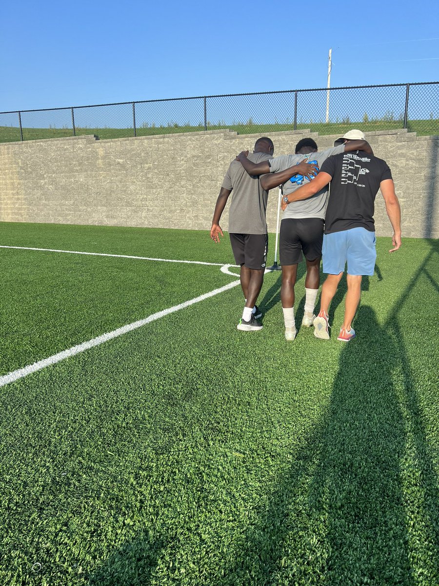 heatherthewolff's tweet photo. @GEA_0506B_ECNL @drewcdarnold10 @ImmanuelWayoro @MichaelxStuk @SamStutheit 👏🏼 Shout out to Scott @PLUFitness for assisting the injured VSA player! It shows the true character for the team and parents. https://t.co/LE1YdEj0Y2